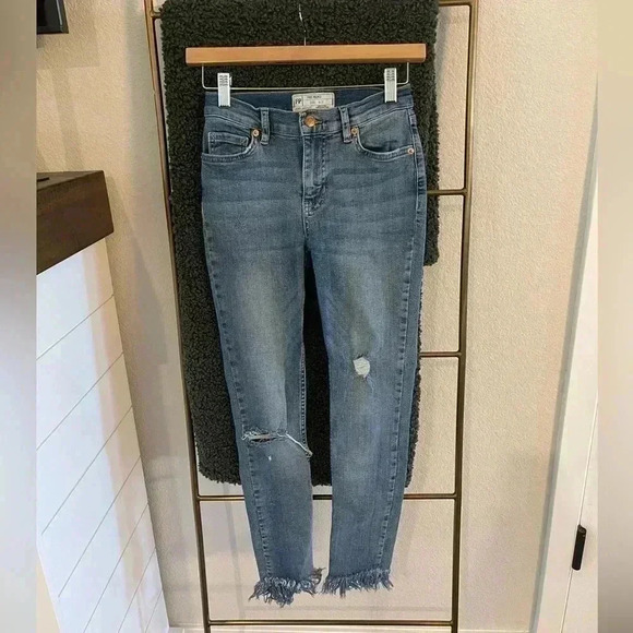 Free People Frayed Hem Skinny Jeans - Picture 1 of 8